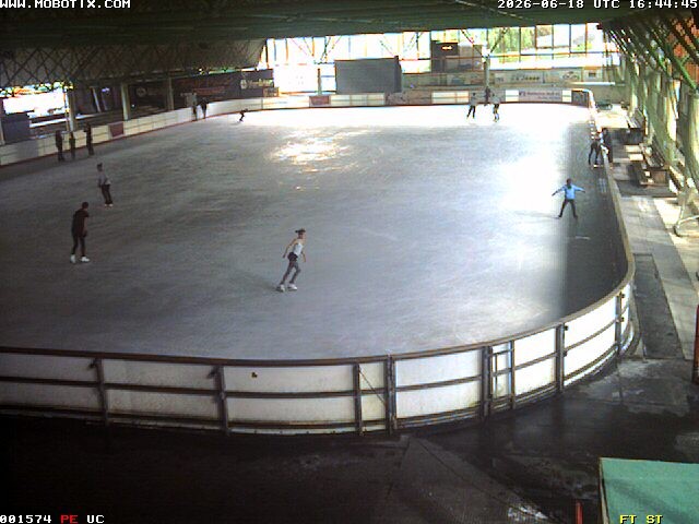 Archiv Foto Webcam Willingen: Blick in die Eissporthalle