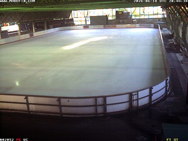 Archiv Foto Webcam Willingen: Blick in die Eissporthalle