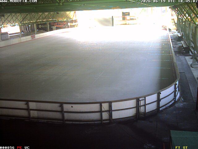 Archiv Foto Webcam Willingen: Blick in die Eissporthalle