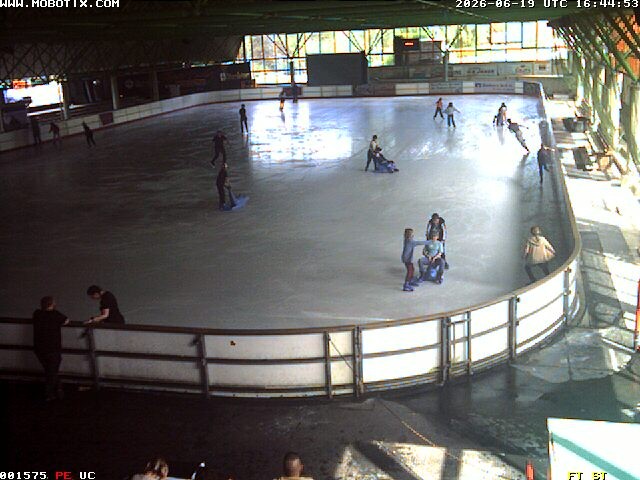Archiv Foto Webcam Willingen: Blick in die Eissporthalle