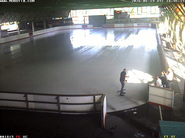 Archiv Foto Webcam Willingen: Blick in die Eissporthalle
