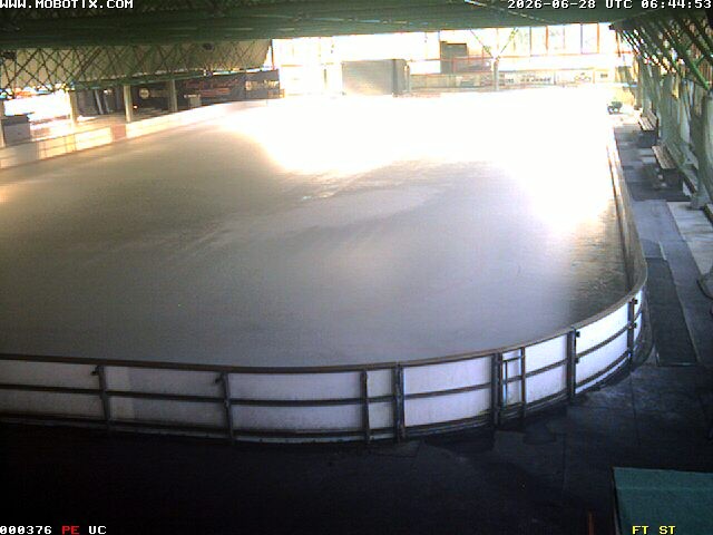 Archiv Foto Webcam Willingen: Blick in die Eissporthalle