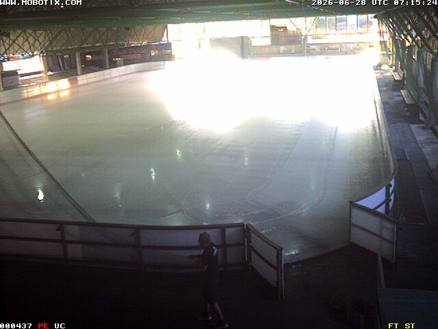 Archiv Foto Webcam Willingen: Blick in die Eissporthalle