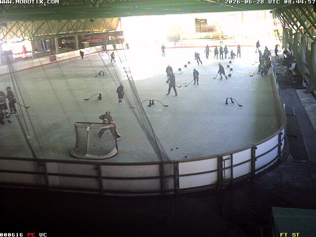 Archiv Foto Webcam Willingen: Blick in die Eissporthalle