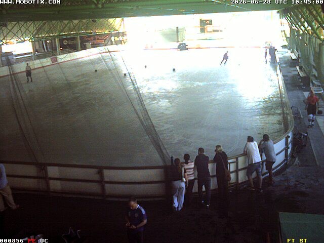 Archiv Foto Webcam Willingen: Blick in die Eissporthalle