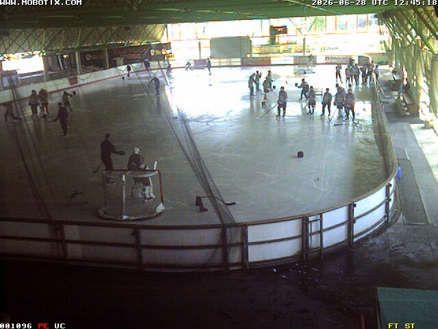 Archiv Foto Webcam Willingen: Blick in die Eissporthalle