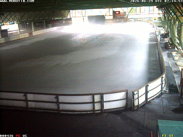 Archiv Foto Webcam Willingen: Blick in die Eissporthalle