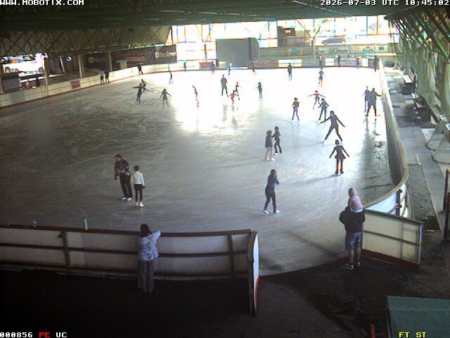 Archiv Foto Webcam Willingen: Blick in die Eissporthalle