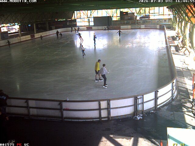 Archiv Foto Webcam Willingen: Blick in die Eissporthalle