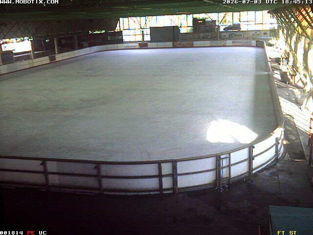 Archiv Foto Webcam Willingen: Blick in die Eissporthalle
