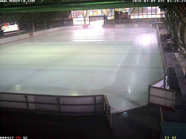 Archiv Foto Webcam Willingen: Blick in die Eissporthalle