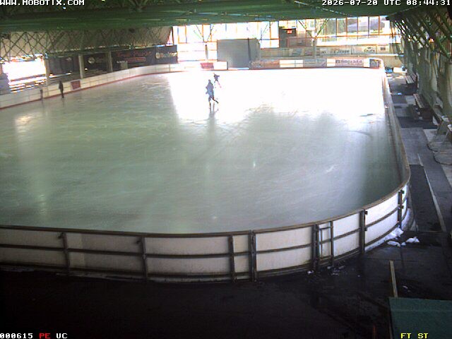 Archiv Foto Webcam Willingen: Blick in die Eissporthalle