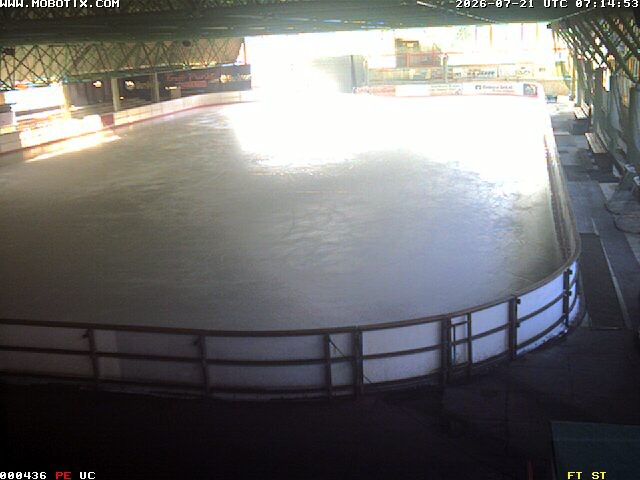 Archiv Foto Webcam Willingen: Blick in die Eissporthalle