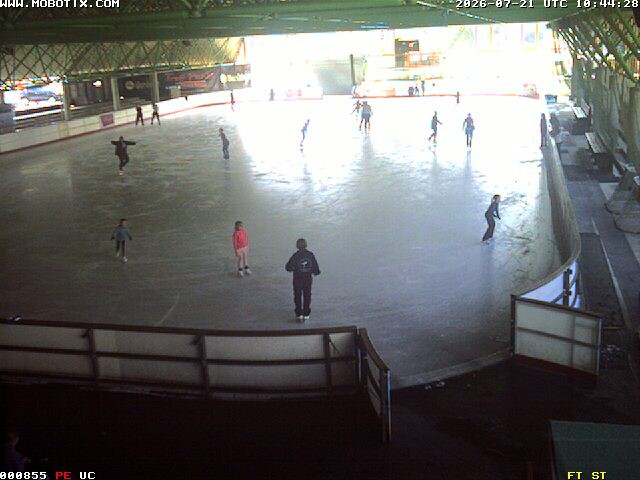 Archiv Foto Webcam Willingen: Blick in die Eissporthalle
