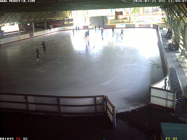 Archiv Foto Webcam Willingen: Blick in die Eissporthalle