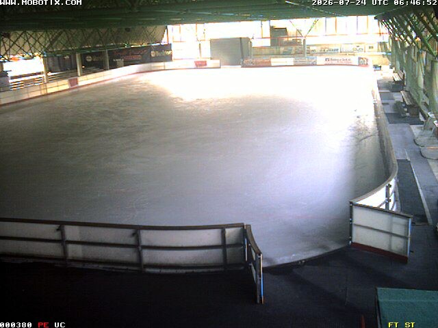 Archiv Foto Webcam Willingen: Blick in die Eissporthalle