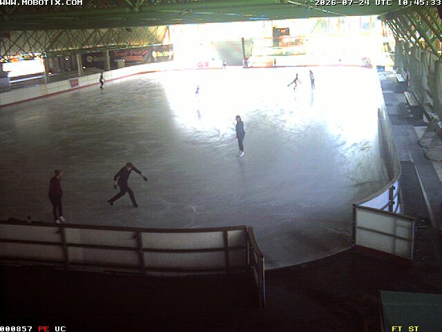 Archiv Foto Webcam Willingen: Blick in die Eissporthalle