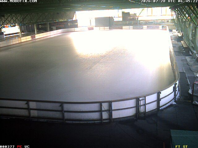 Archiv Foto Webcam Willingen: Blick in die Eissporthalle