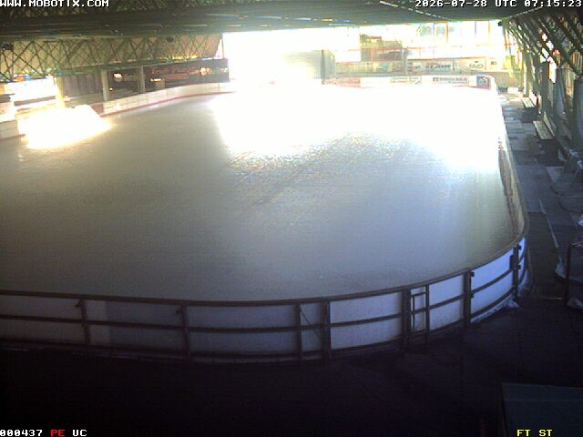 Archiv Foto Webcam Willingen: Blick in die Eissporthalle