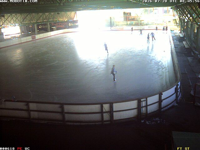 Archiv Foto Webcam Willingen: Blick in die Eissporthalle