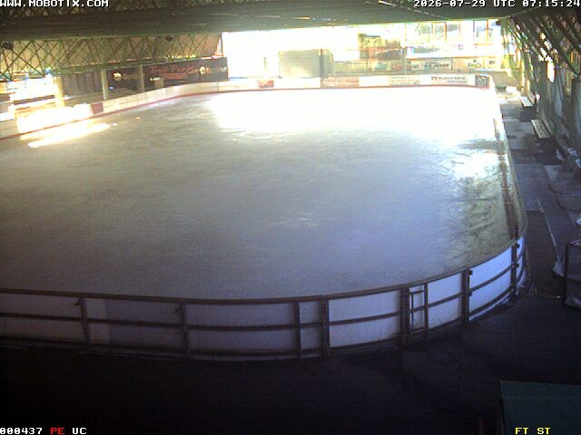 Archiv Foto Webcam Willingen: Blick in die Eissporthalle