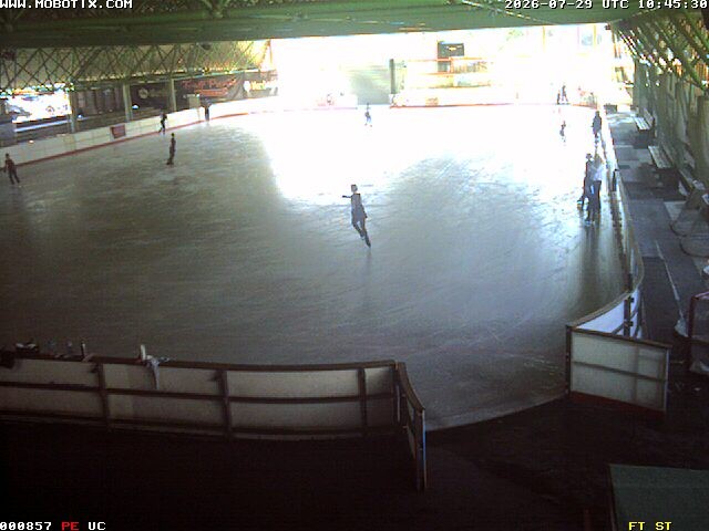 Archiv Foto Webcam Willingen: Blick in die Eissporthalle