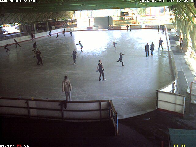 Archiv Foto Webcam Willingen: Blick in die Eissporthalle