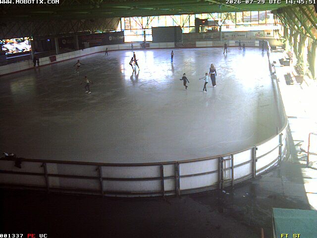 Archiv Foto Webcam Willingen: Blick in die Eissporthalle