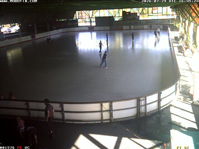 Archiv Foto Webcam Willingen: Blick in die Eissporthalle