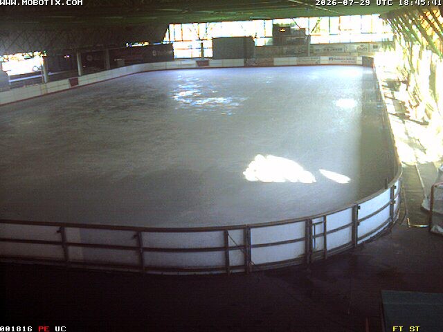 Archiv Foto Webcam Willingen: Blick in die Eissporthalle