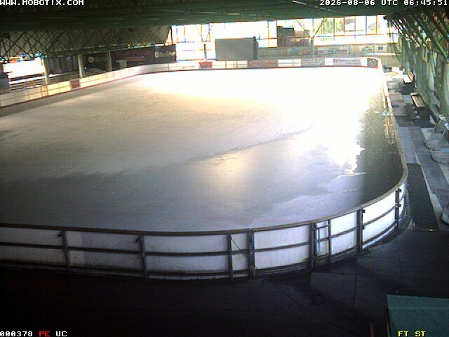 Archiv Foto Webcam Willingen: Blick in die Eissporthalle