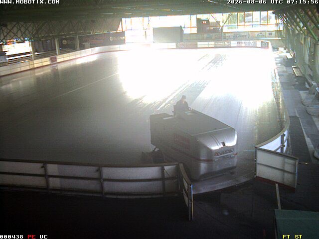 Archiv Foto Webcam Willingen: Blick in die Eissporthalle
