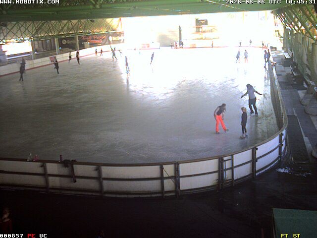 Archiv Foto Webcam Willingen: Blick in die Eissporthalle