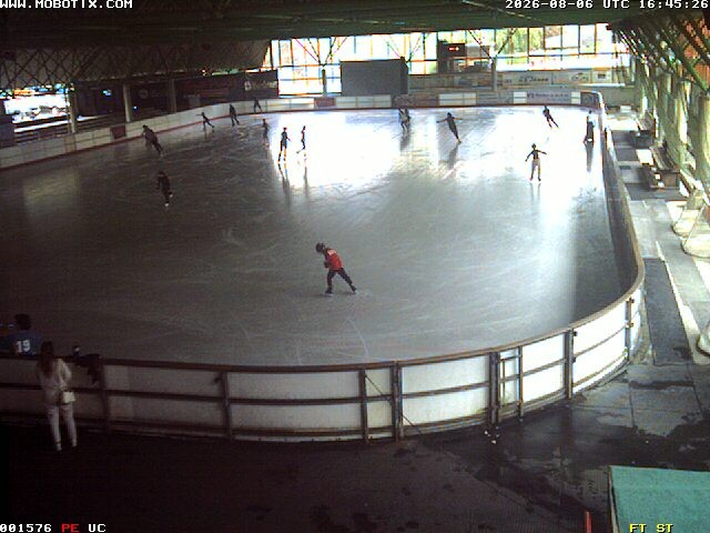 Archiv Foto Webcam Willingen: Blick in die Eissporthalle