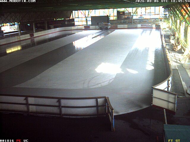 Archiv Foto Webcam Willingen: Blick in die Eissporthalle