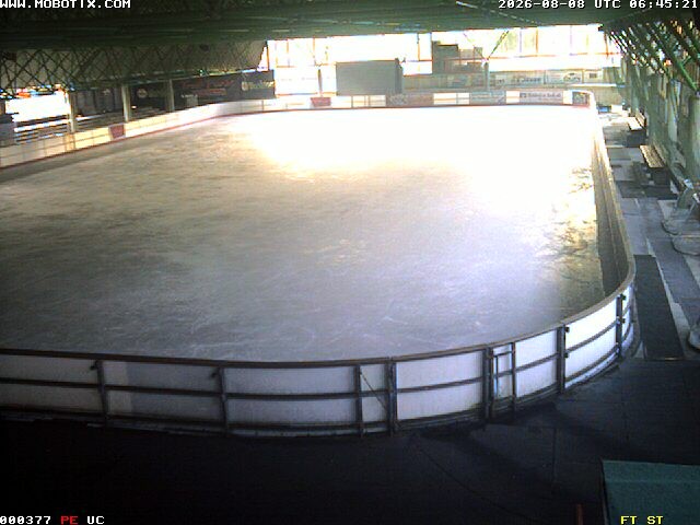 Archiv Foto Webcam Willingen: Blick in die Eissporthalle
