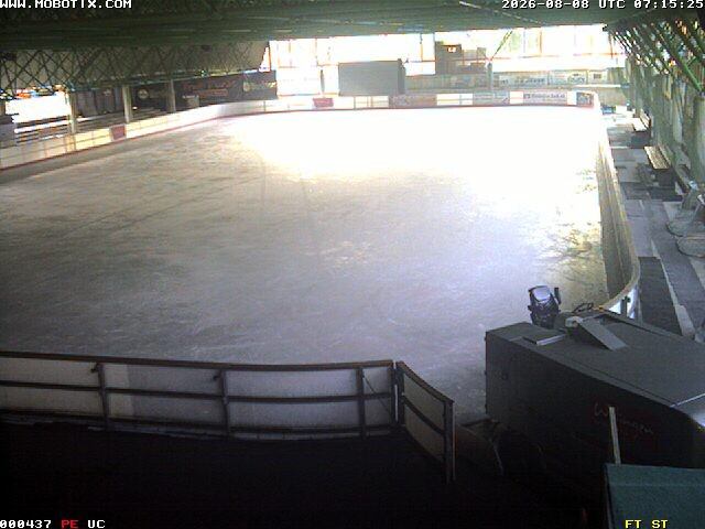 Archiv Foto Webcam Willingen: Blick in die Eissporthalle