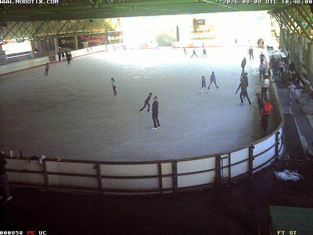 Archiv Foto Webcam Willingen: Blick in die Eissporthalle