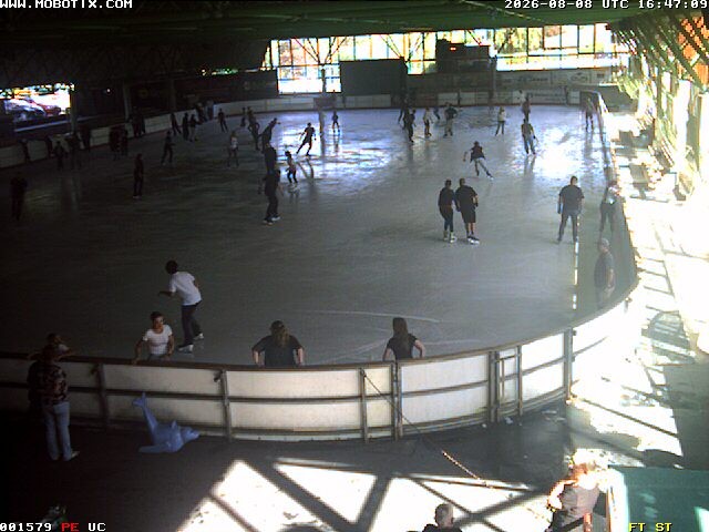 Archiv Foto Webcam Willingen: Blick in die Eissporthalle