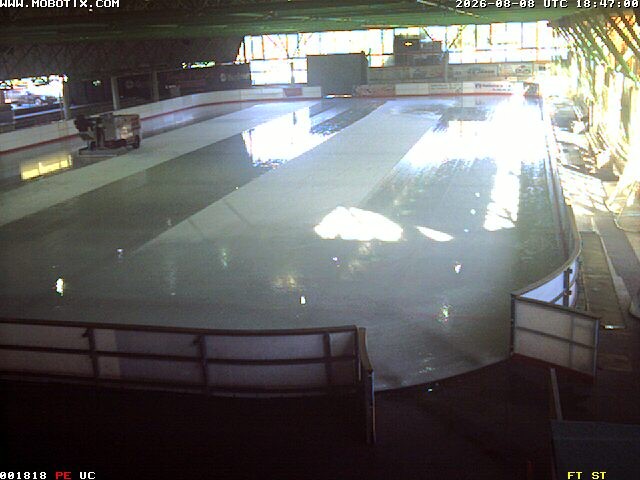 Archiv Foto Webcam Willingen: Blick in die Eissporthalle