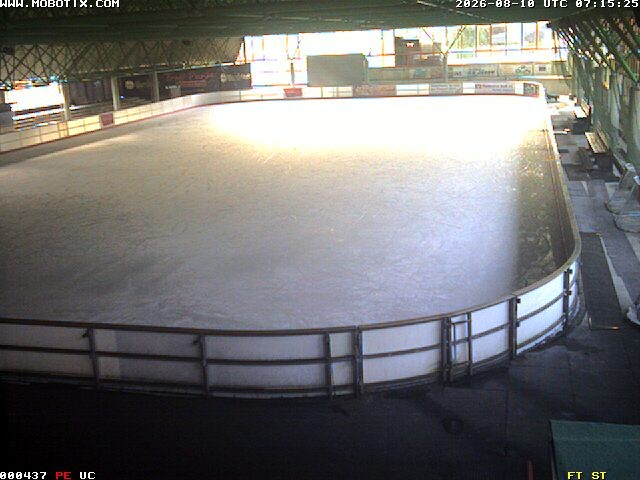 Archiv Foto Webcam Willingen: Blick in die Eissporthalle