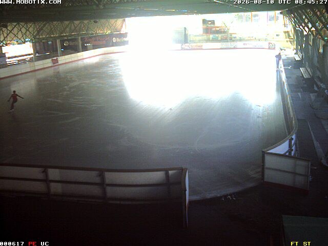 Archiv Foto Webcam Willingen: Blick in die Eissporthalle