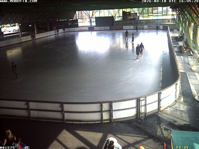 Archiv Foto Webcam Willingen: Blick in die Eissporthalle