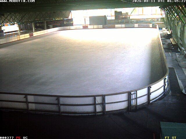 Archiv Foto Webcam Willingen: Blick in die Eissporthalle