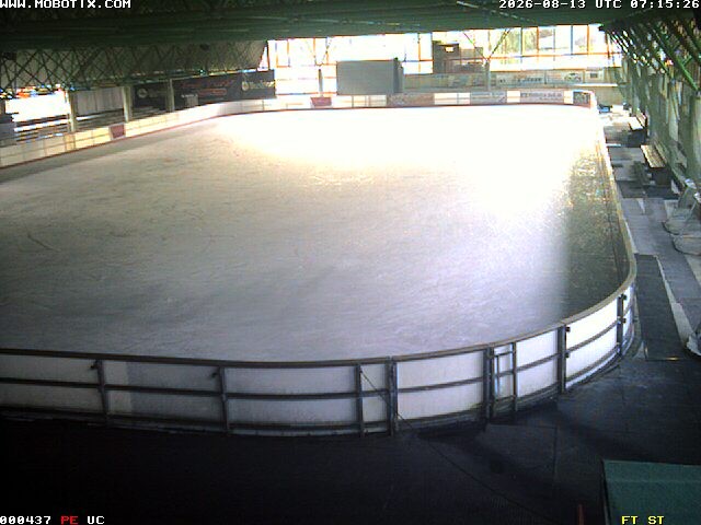 Archiv Foto Webcam Willingen: Blick in die Eissporthalle