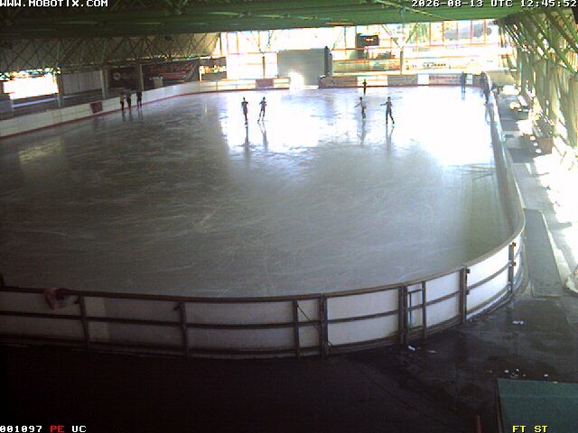 Archiv Foto Webcam Willingen: Blick in die Eissporthalle
