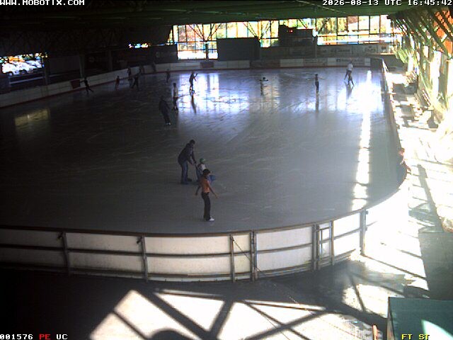 Archiv Foto Webcam Willingen: Blick in die Eissporthalle