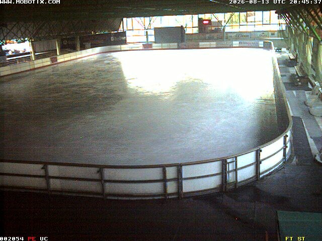 Archiv Foto Webcam Willingen: Blick in die Eissporthalle