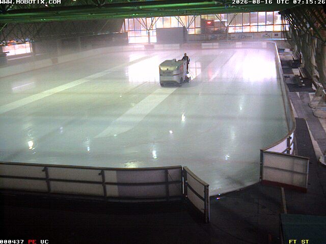 Archiv Foto Webcam Willingen: Blick in die Eissporthalle