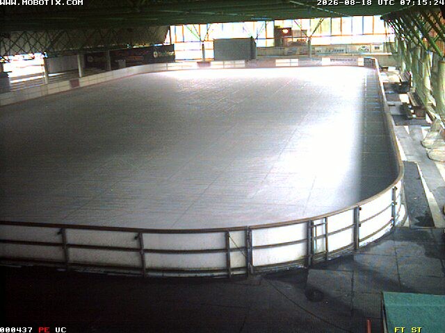 Archiv Foto Webcam Willingen: Blick in die Eissporthalle